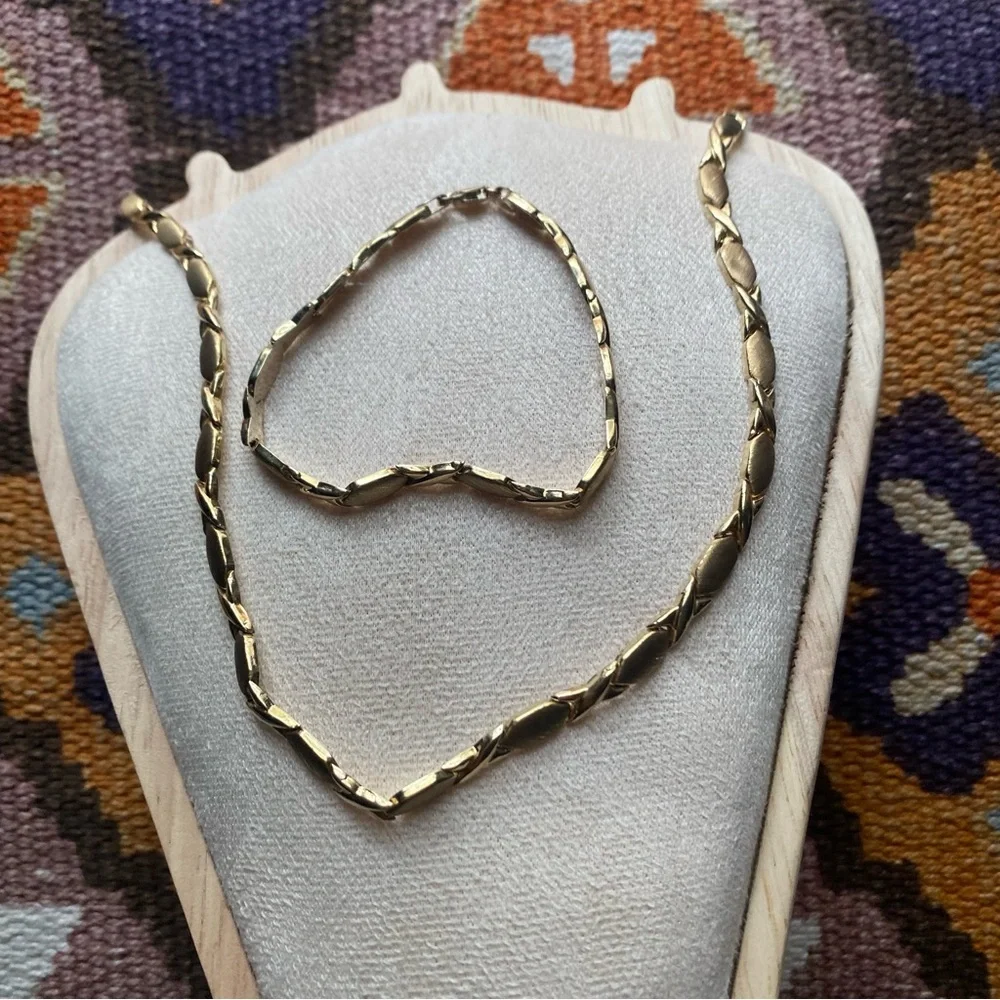 BEAUTIFUL SOLID 10K YELLOW GOLD VINTAGE Hugs & Kisses XOXO Matching Set 10K - Picture 4 of 15